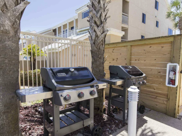 Destin Beach Vacation Condo Rental 4 bedrooms Sleeps 12